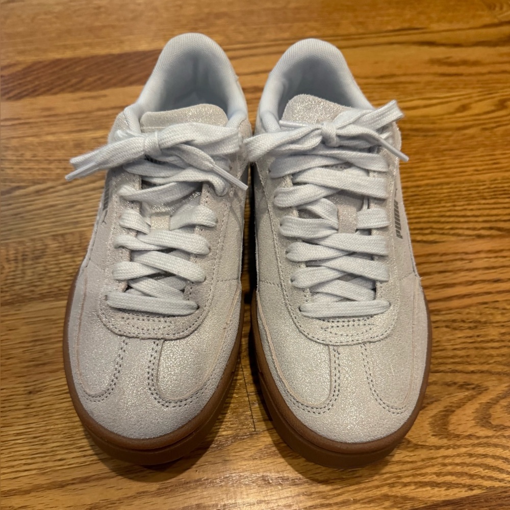 Womens Puma Casual White Low-Top Sneakers with Gum Sole